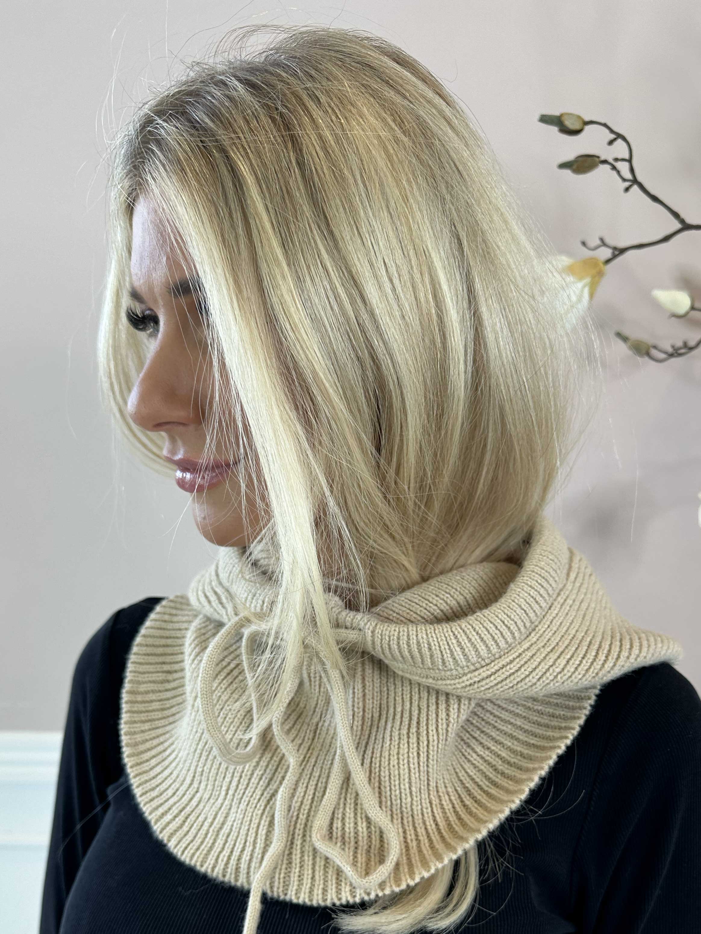 Livia - Strikket hættehue med snøre